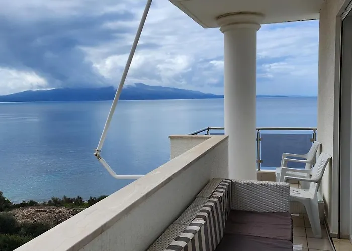 White Residence Luxury Apartments