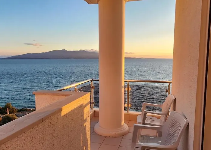 White Residence Luxury Apartments