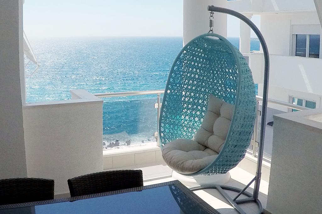 White Luxury Apartment *
