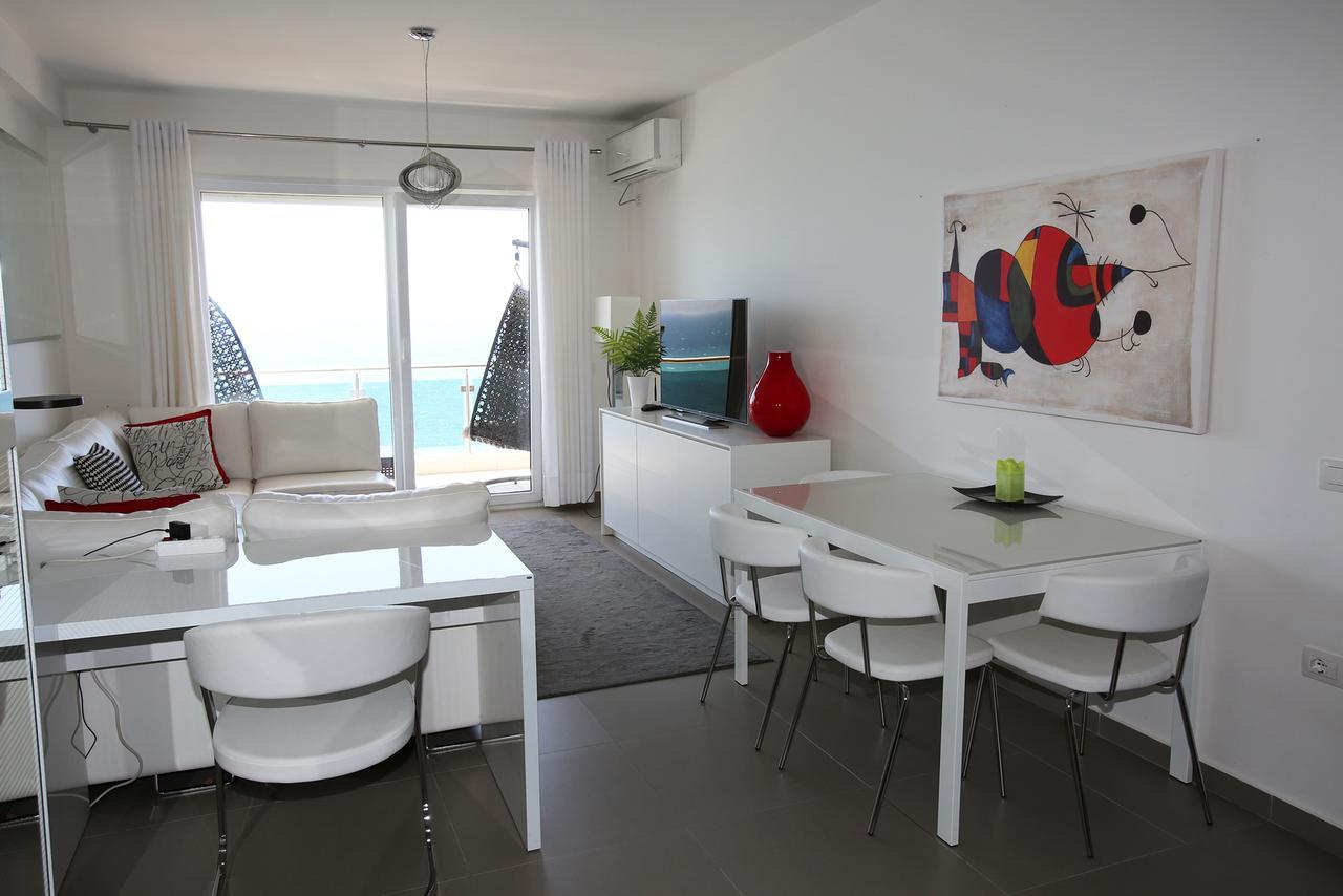 White Luxury Apartment